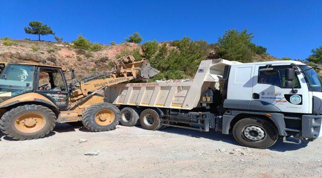 Efes Selçuk’ta Moloz Temizliği: Büyükşehir İle Ortak Çalışmalar Devam Ediyor