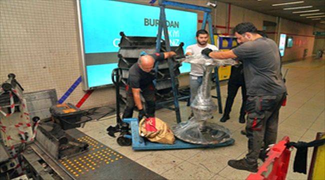 Metronun yürüyen merdivenlerinde geniş kapsamlı bakım çalışması