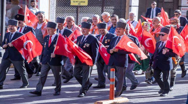 İzmirliler Zafer Yürüyüşü’nde buluştu